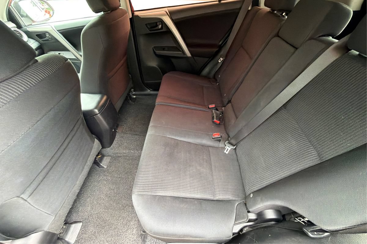Used 2017 Toyota RAV4 LE FWD image 10
