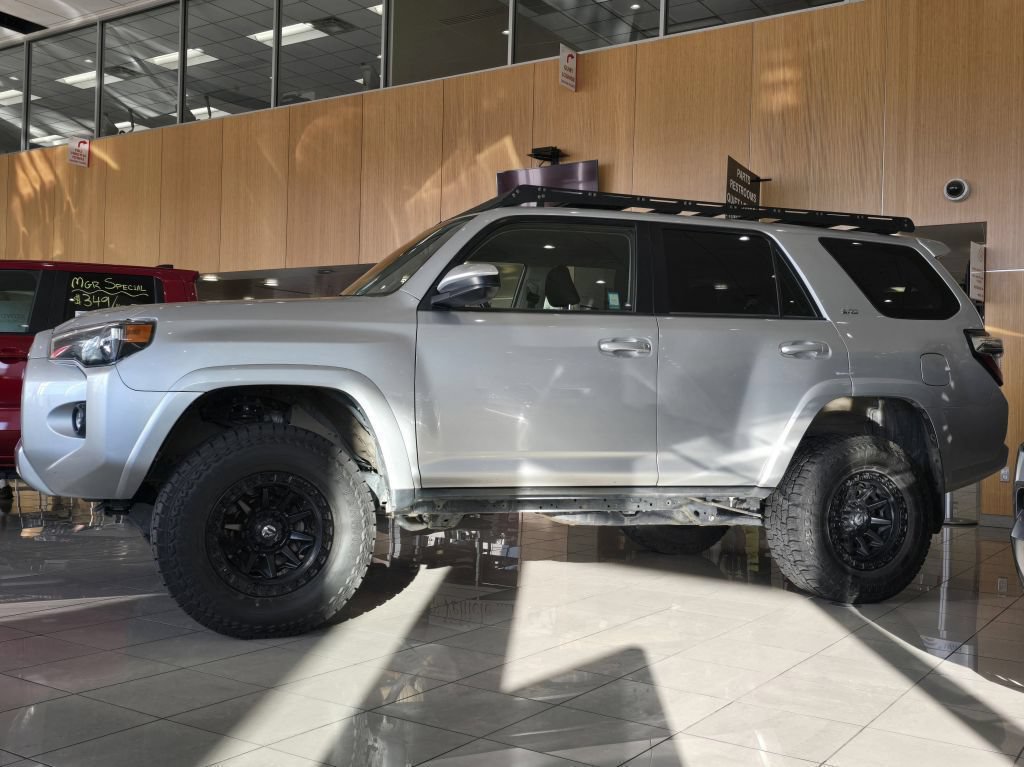 Used 2022 Toyota 4Runner SR5 AWD/4WD image 23
