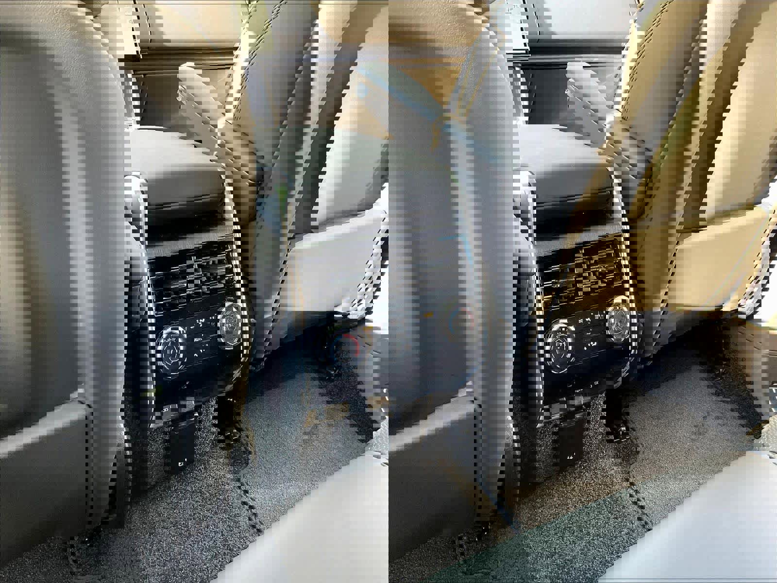 New 2025 Land Rover Range Rover SE image 16