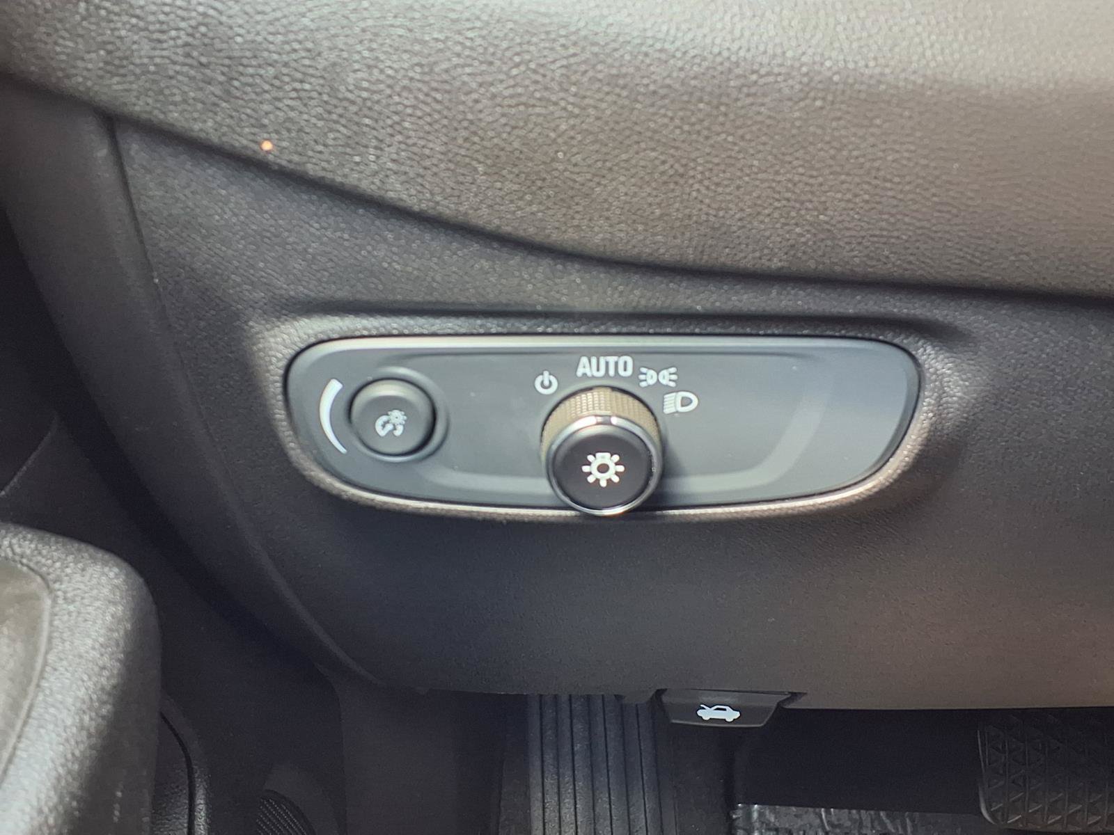 Used 2024 Chevrolet Equinox LT FWD image 11