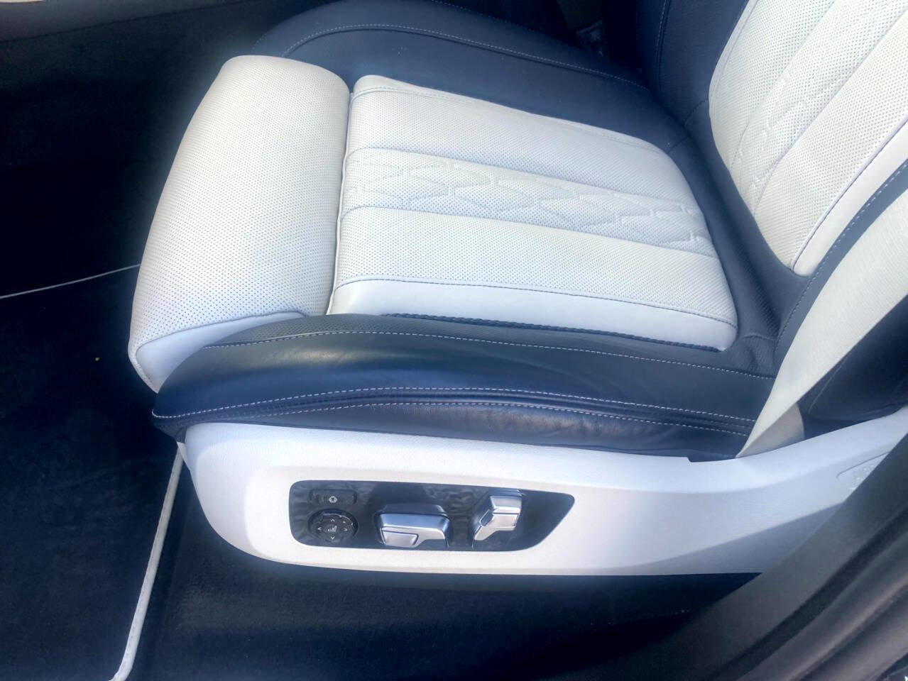 Used 2022 BMW X5 xDrive40i w/ M Sport Package image 12