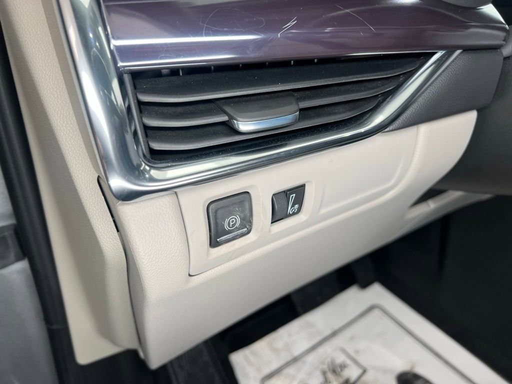 Used 2023 Cadillac XT4 Luxury w/ Trailering Package image 14