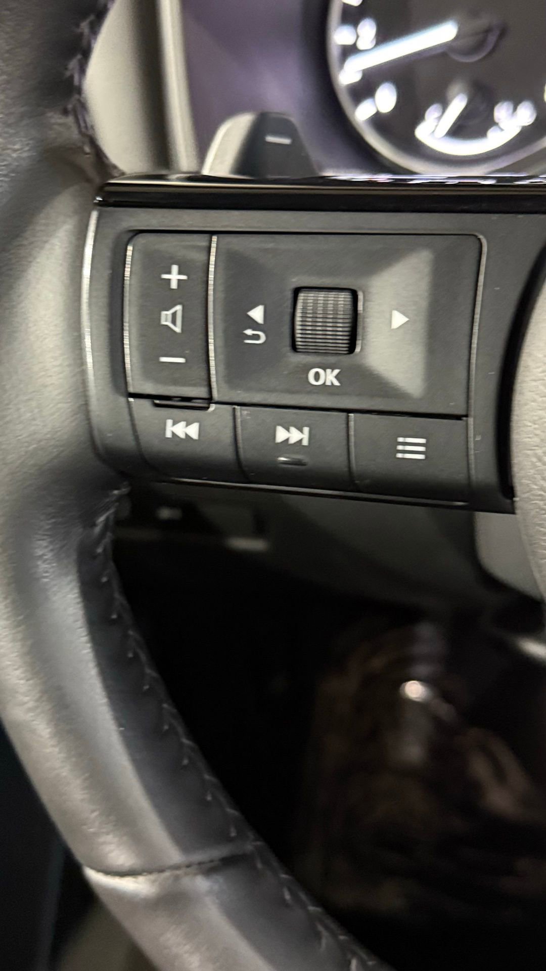 Used 2023 Nissan Rogue SV w/ SV Premium B Package image 64