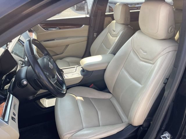 Used 2018 Cadillac XT5 Luxury w/ Driver Awareness Package FWD image 11