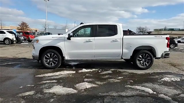 Used 2024 Chevrolet Silverado 1500 LT image 4