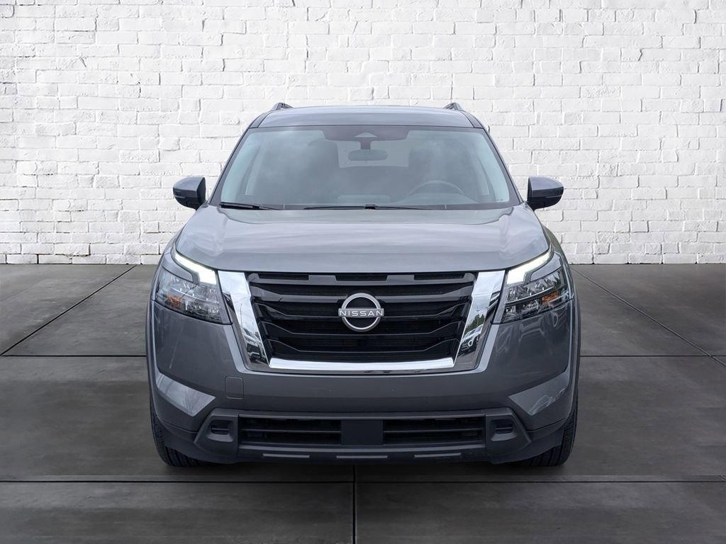 Used 2024 Nissan Pathfinder SV image 3