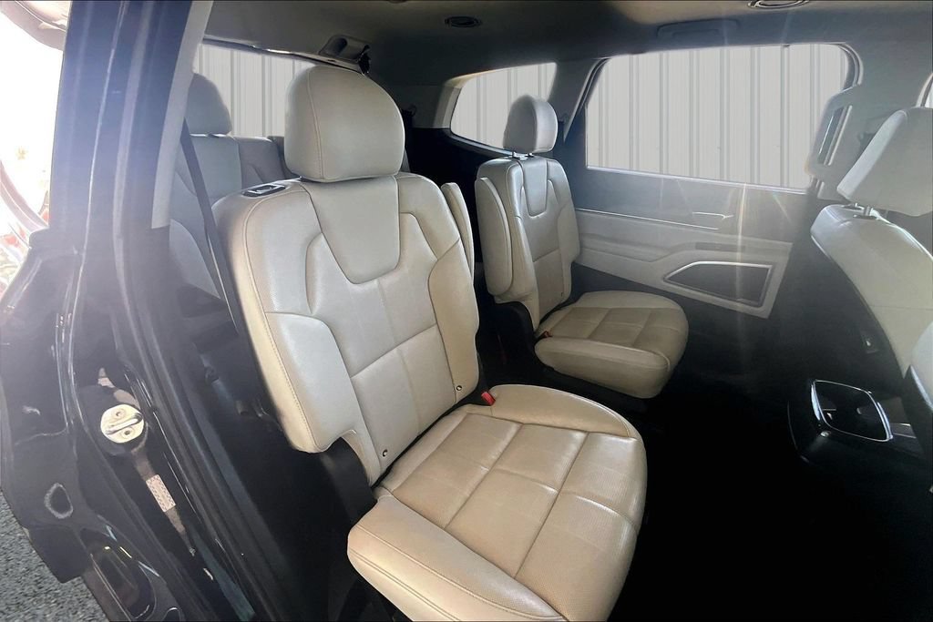 Used 2022 Kia Telluride EX w/ EX Premium Package AWD/4WD image 21