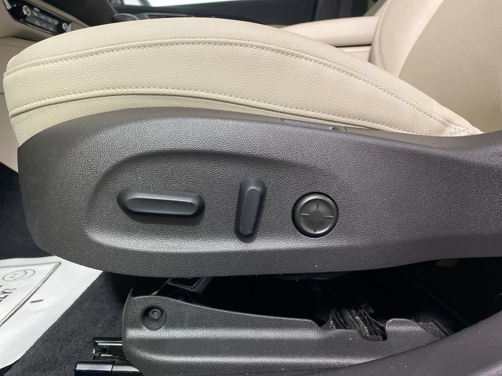 Certified 2018 Buick Regal Essence w/ Driver Confidence Package #1 AWD/4WD image 12