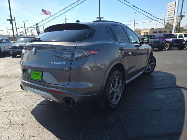 Used 2024 Alfa Romeo Stelvio Ti AWD/4WD image 8