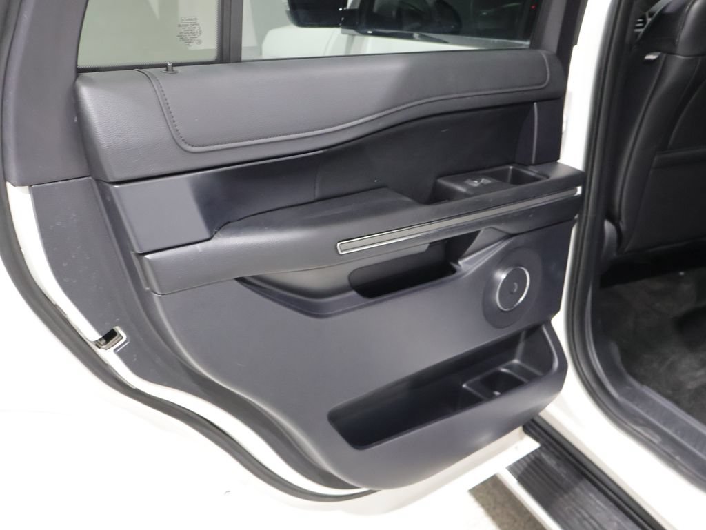Used 2020 Ford Expedition XLT w/ Equipment Group 202A AWD/4WD image 21