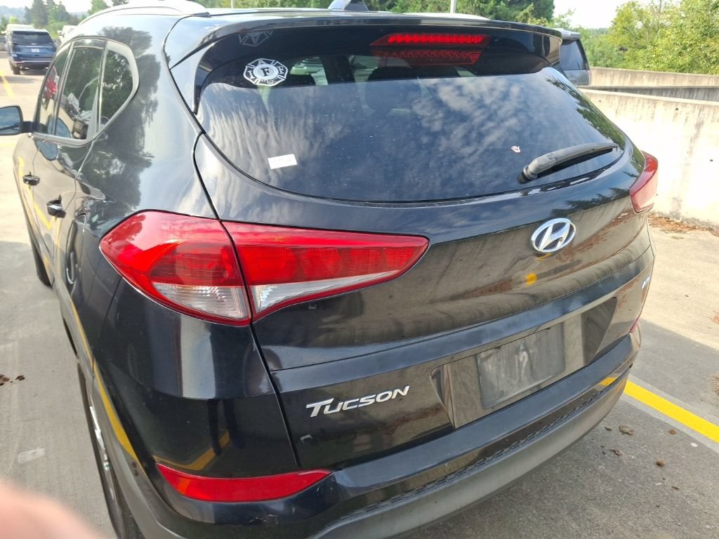 Used 2017 Hyundai Tucson SE Plus w/ Cargo Package AWD/4WD image 7