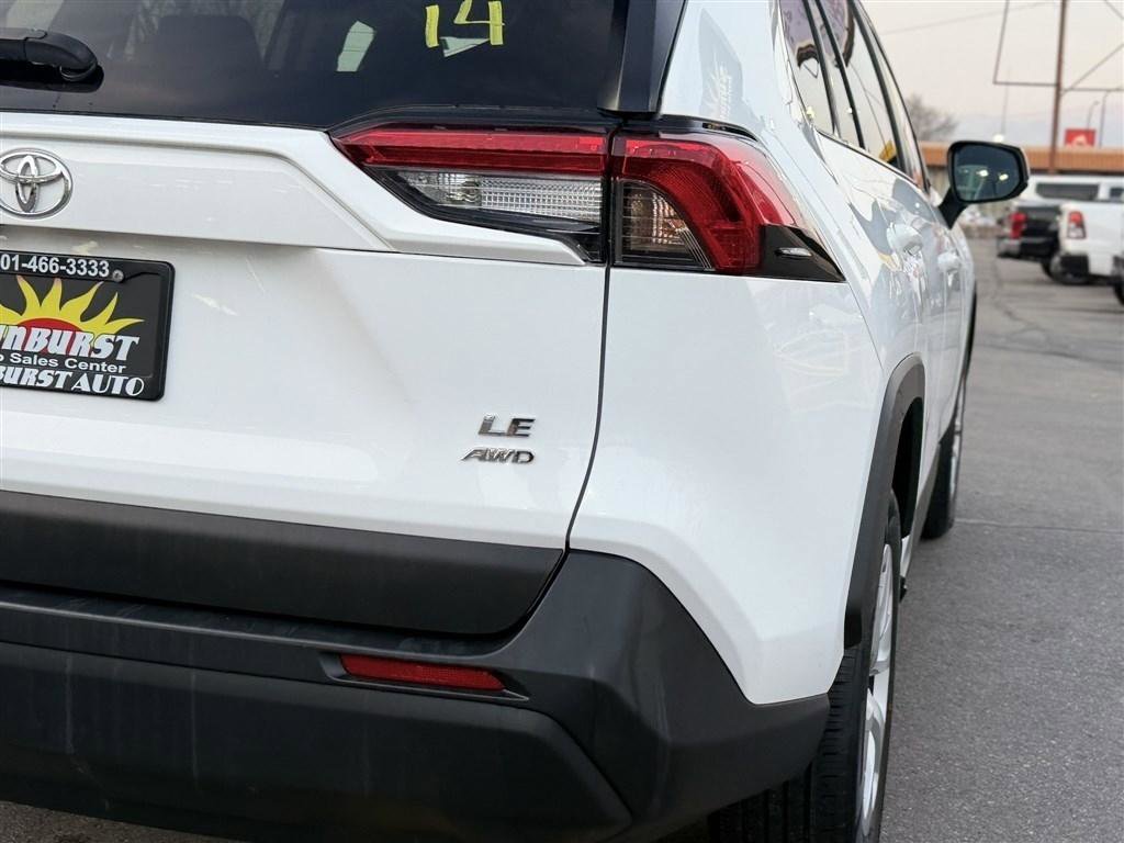 Used 2024 Toyota RAV4 LE AWD/4WD image 14