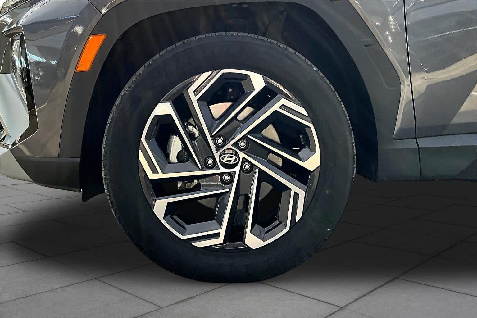 Used 2025 Hyundai Tucson Limited AWD/4WD image 11