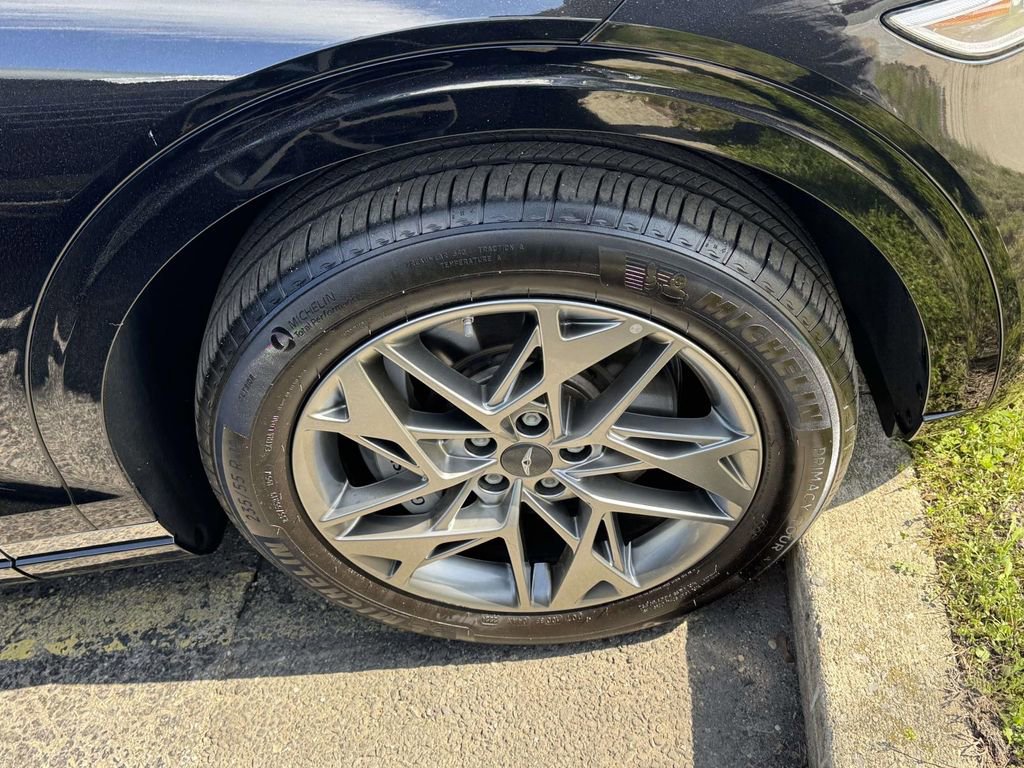 Certified 2025 Genesis GV70 2.5T AWD/4WD image 5