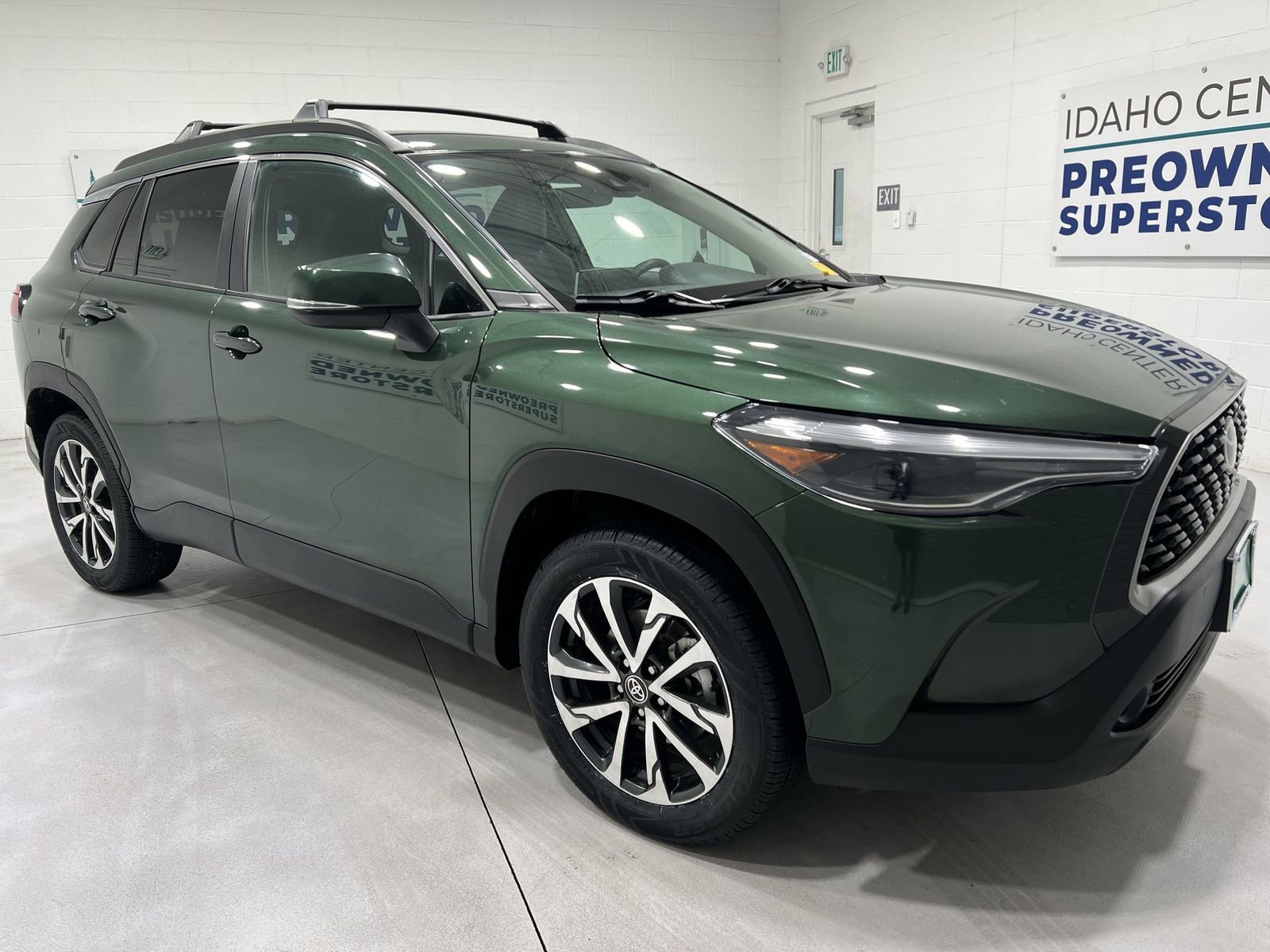 Used 2022 Toyota Corolla Cross XLE video 2