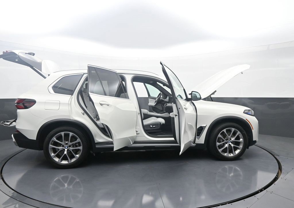 Used 2024 BMW X5 xDrive40i w/ Premium Package image 45