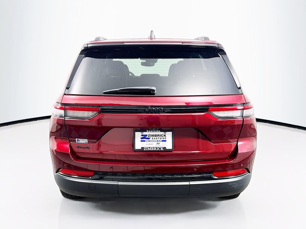 Used 2022 Jeep Grand Cherokee Altitude AWD/4WD image 6