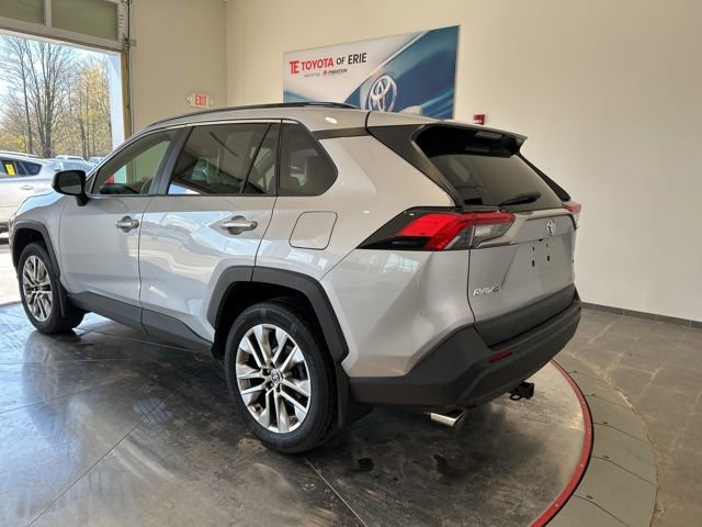 Used 2022 Toyota RAV4 XLE Premium AWD/4WD image 4