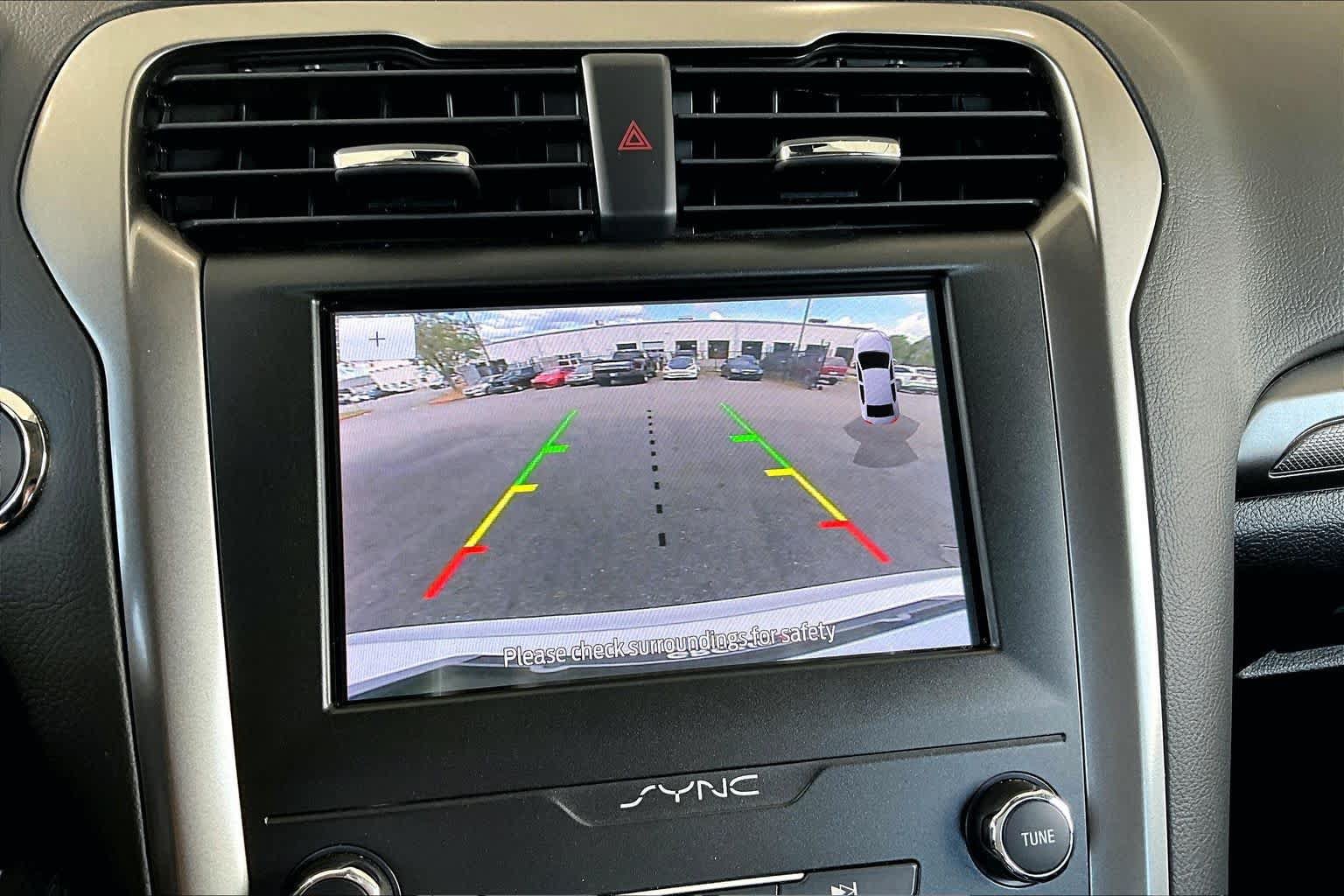 Used 2020 Ford Fusion SE FWD image 28