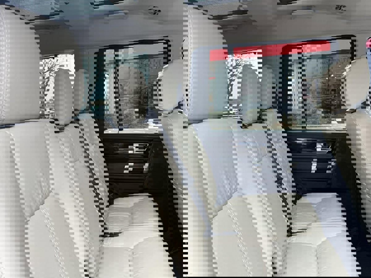 Used 2015 Land Rover LR4 HSE LUX image 35