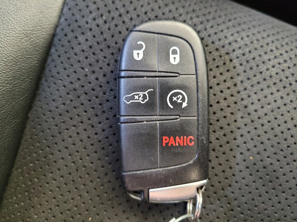 Used 2020 Jeep Grand Cherokee Altitude AWD/4WD image 32