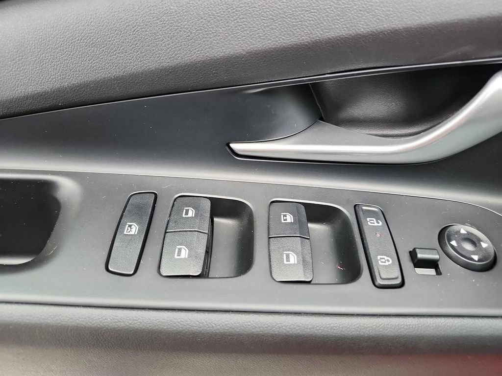 Certified 2024 Hyundai Elantra SE FWD image 20