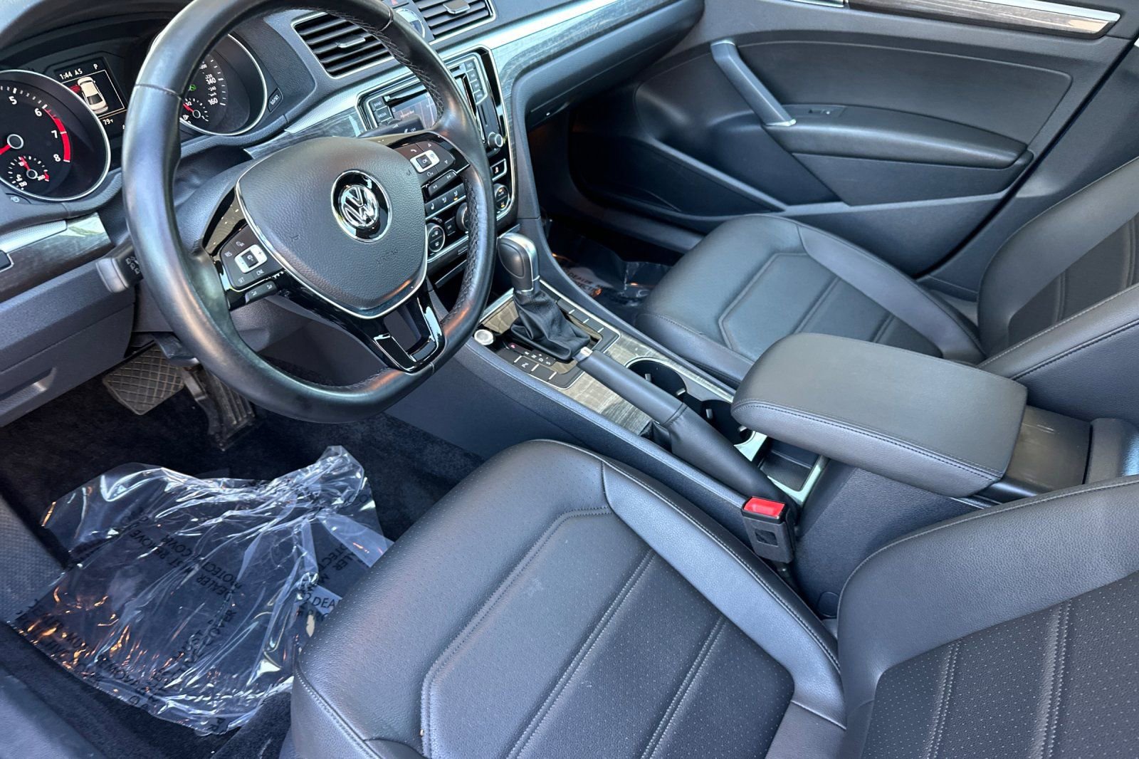Used 2017 Volkswagen Passat 1.8T SE FWD image 9