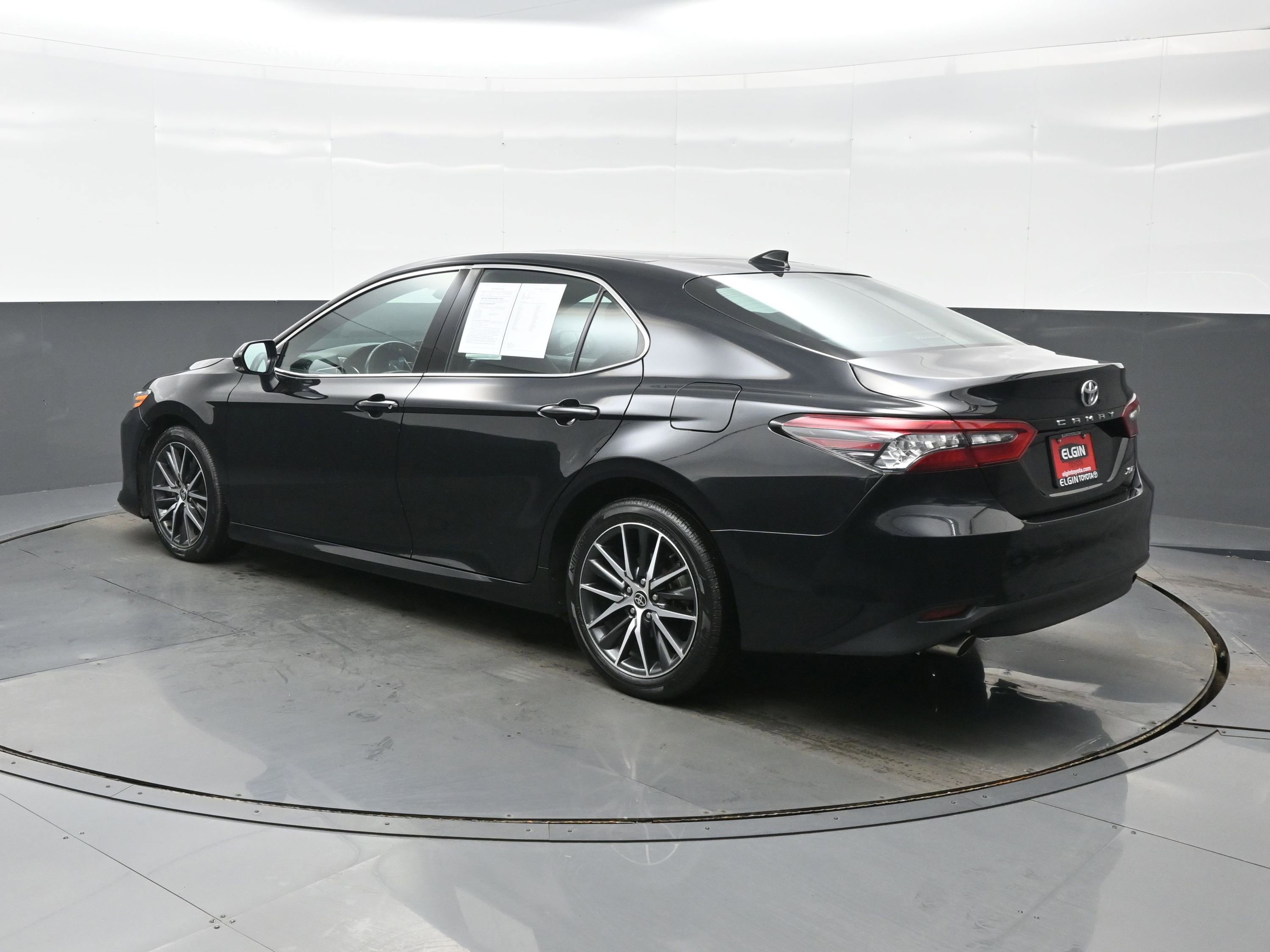 Used 2024 Toyota Camry XLE FWD image 6