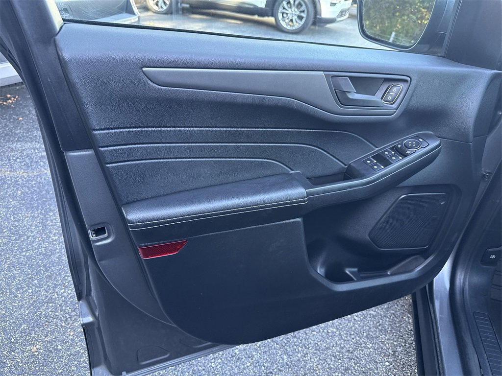Used 2025 Ford Escape Active image 10