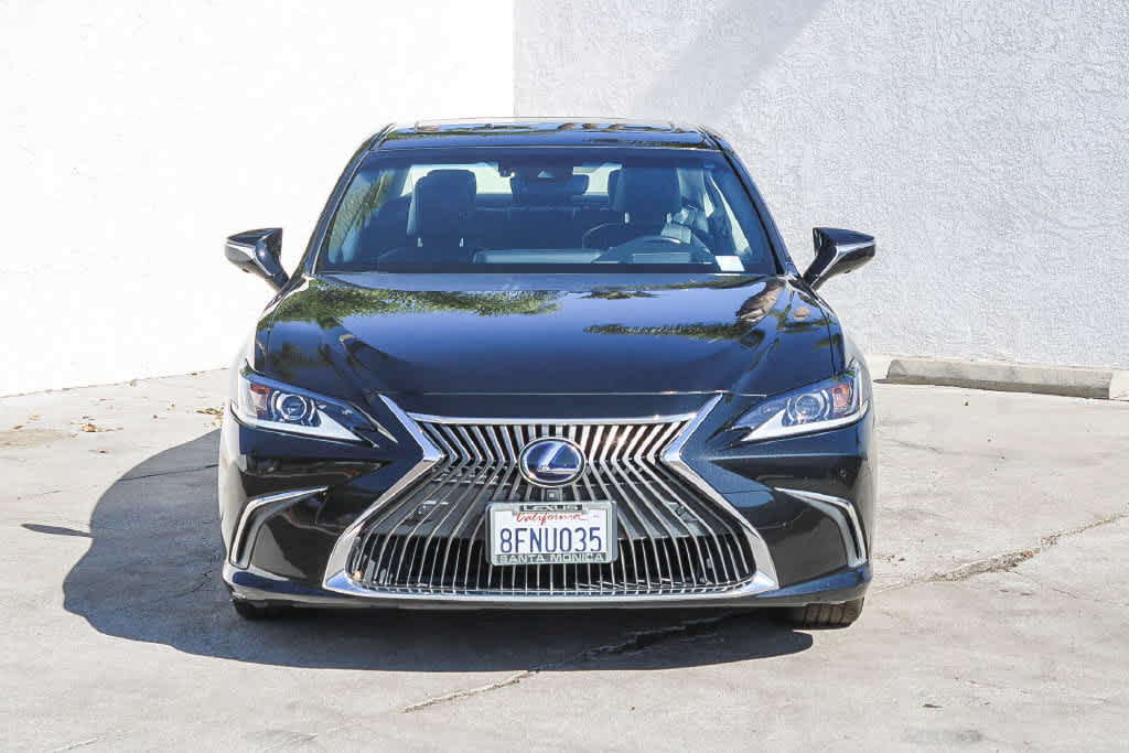 Used 2019 Lexus ES 300h w/ Accessory Package 2 FWD image 2