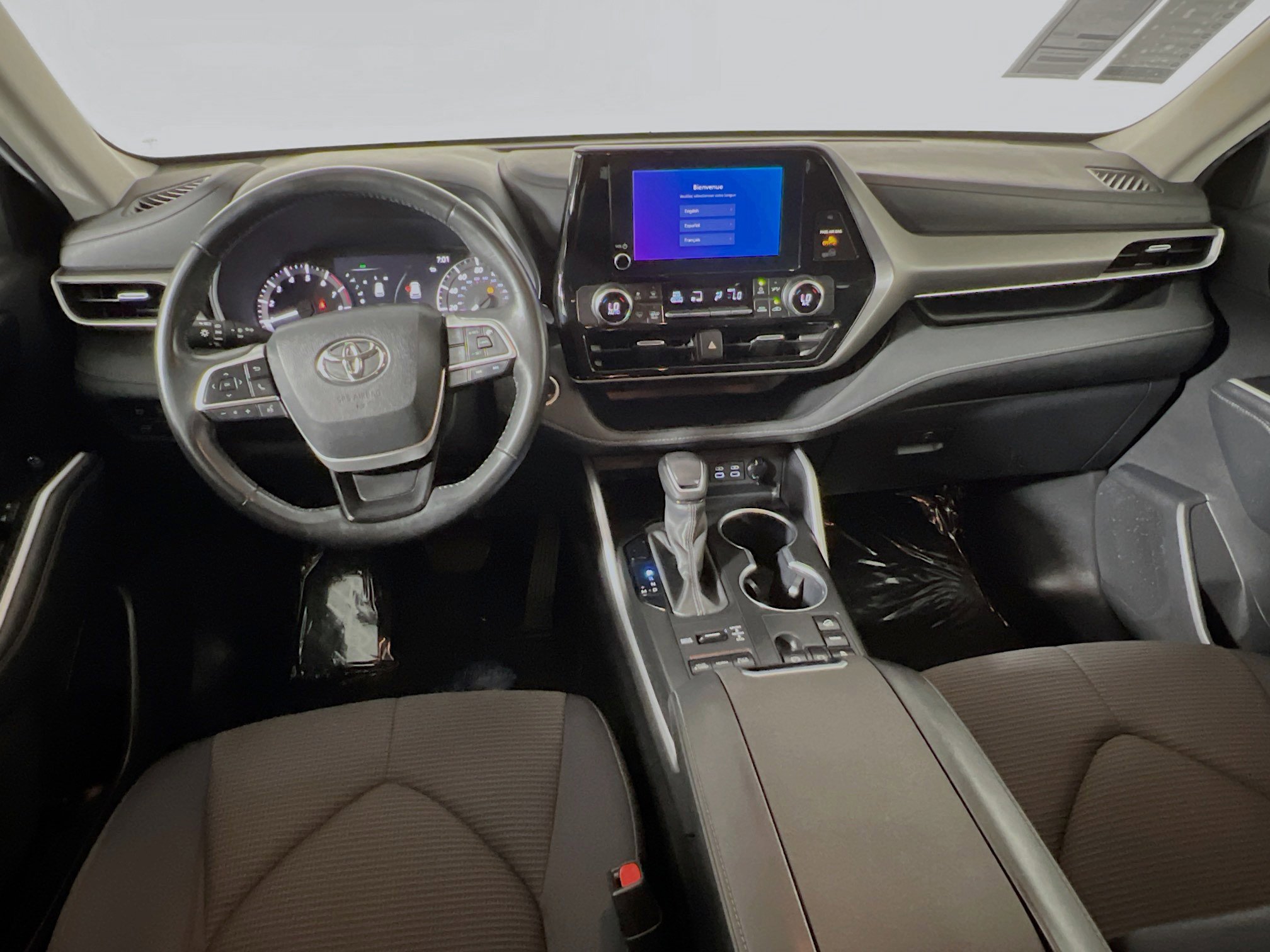 Used 2024 Toyota Highlander LE image 31