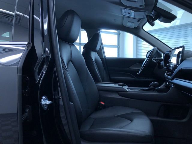 Used 2025 Toyota Grand Highlander AWD image 21