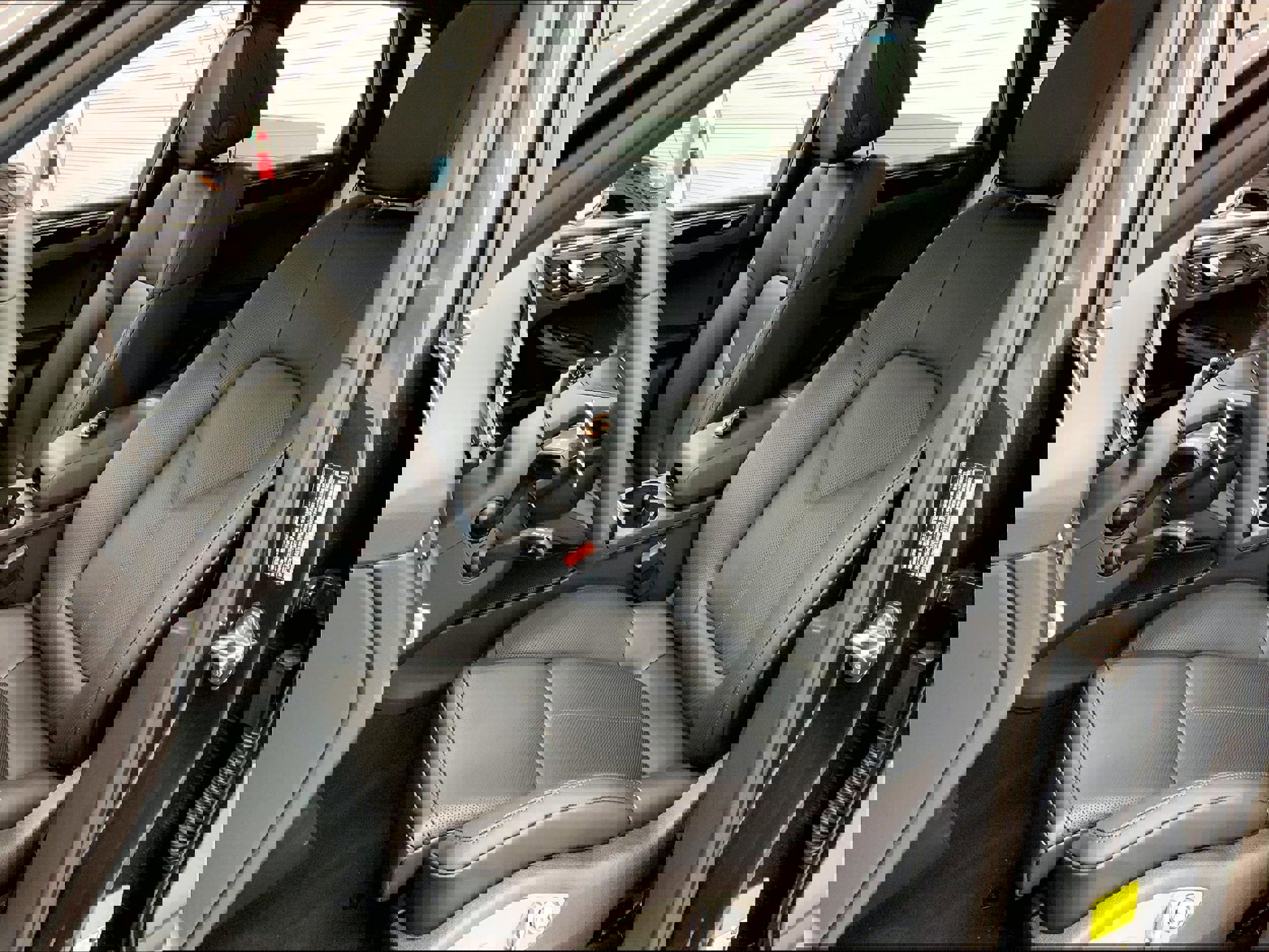 New 2026 Porsche Macan AWD/4WD image 5