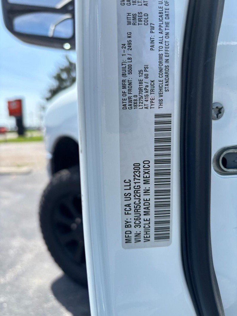 Used 2024 RAM 2500 Tradesman w/ Chrome Appearance Group AWD/4WD image 17