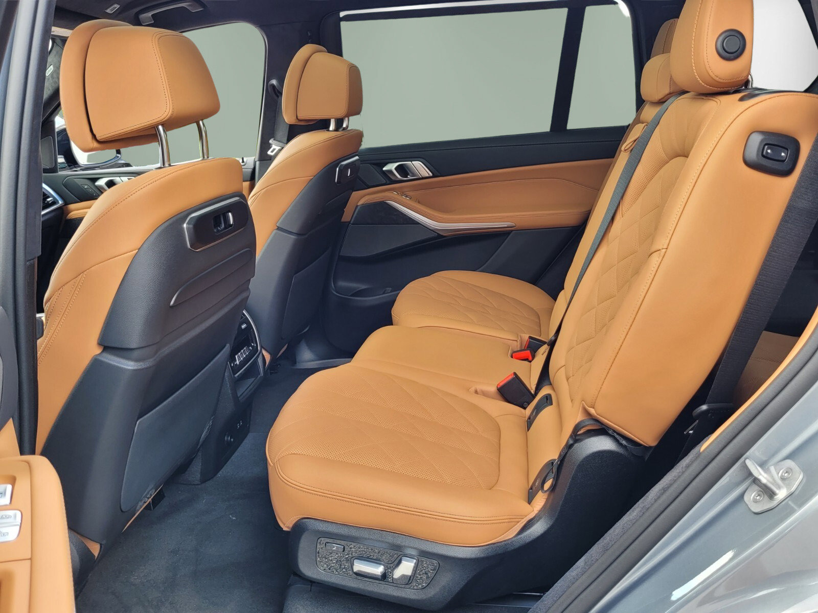 New 2025 BMW X7 xDrive40i w/ M Sport Package image 11