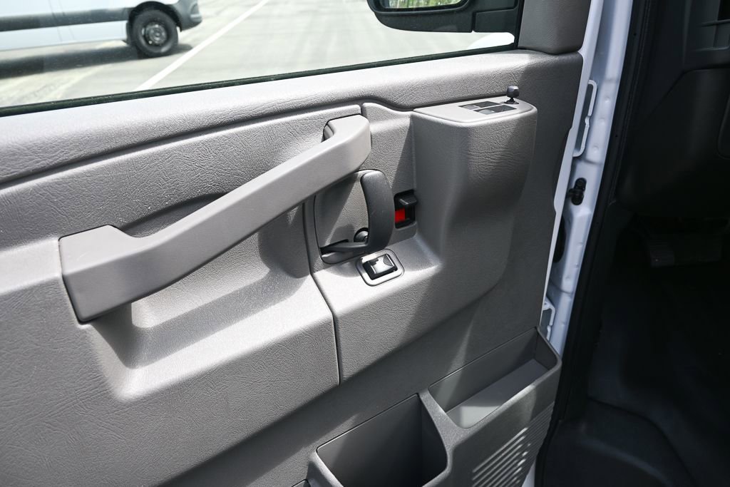 Used 2024 GMC Savana 2500 w/ Driver Convenience Package image 8