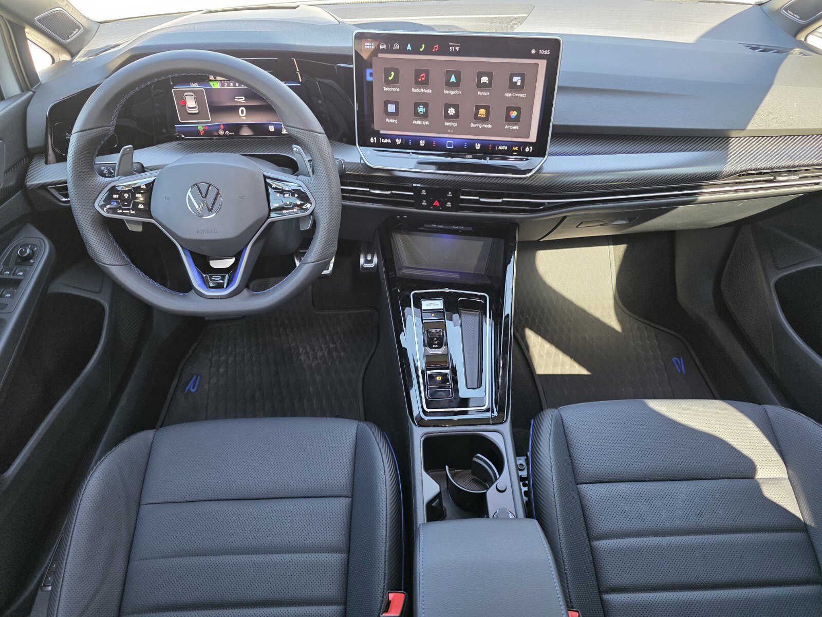 Used 2025 Volkswagen Golf R Black Edition image 4