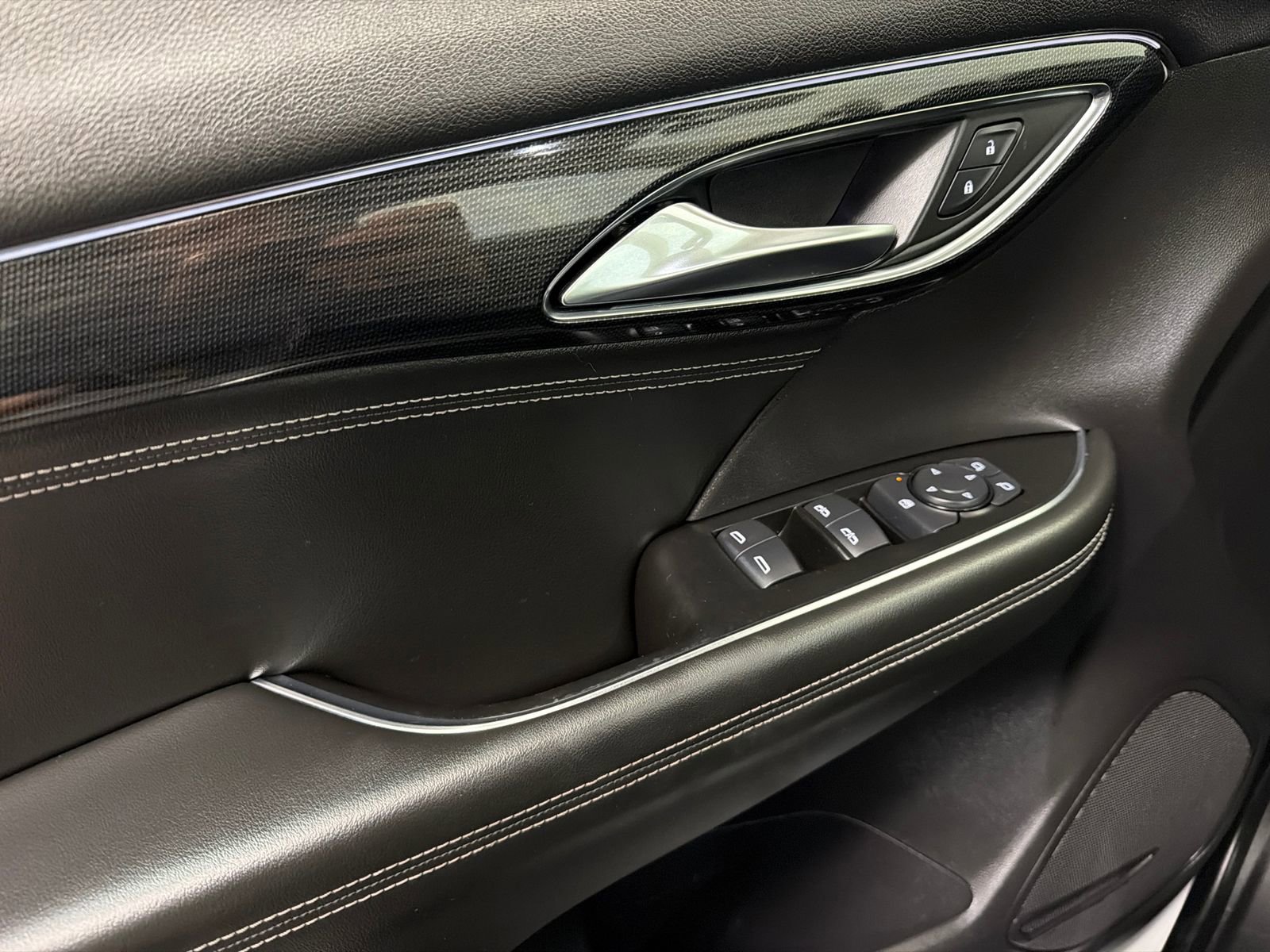 Used 2021 Buick Envision Preferred AWD/4WD image 31