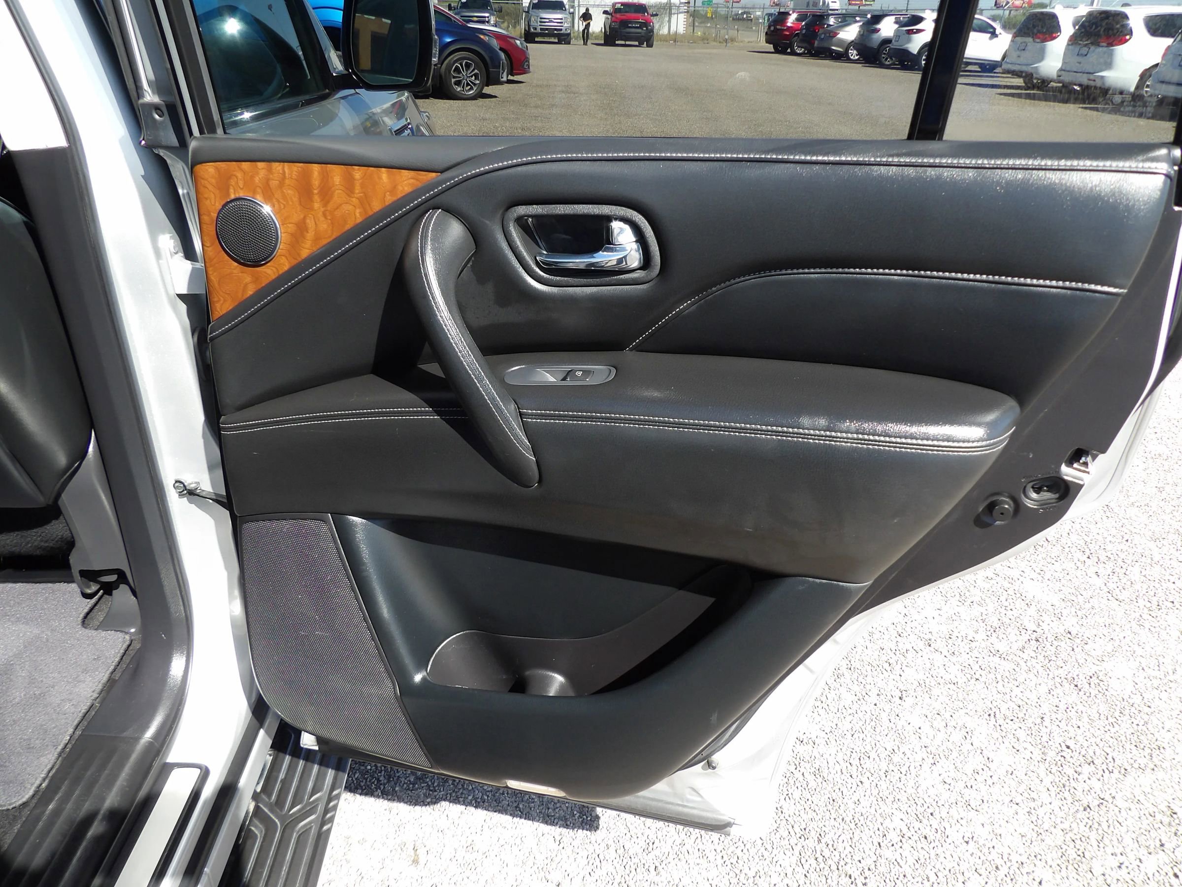 Used 2019 INFINITI QX80 Luxe AWD/4WD image 15