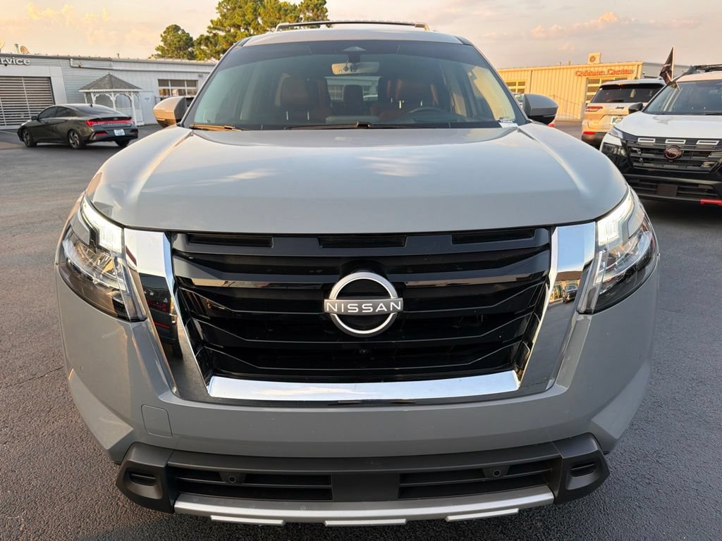 Used 2024 Nissan Pathfinder Platinum AWD/4WD image 8