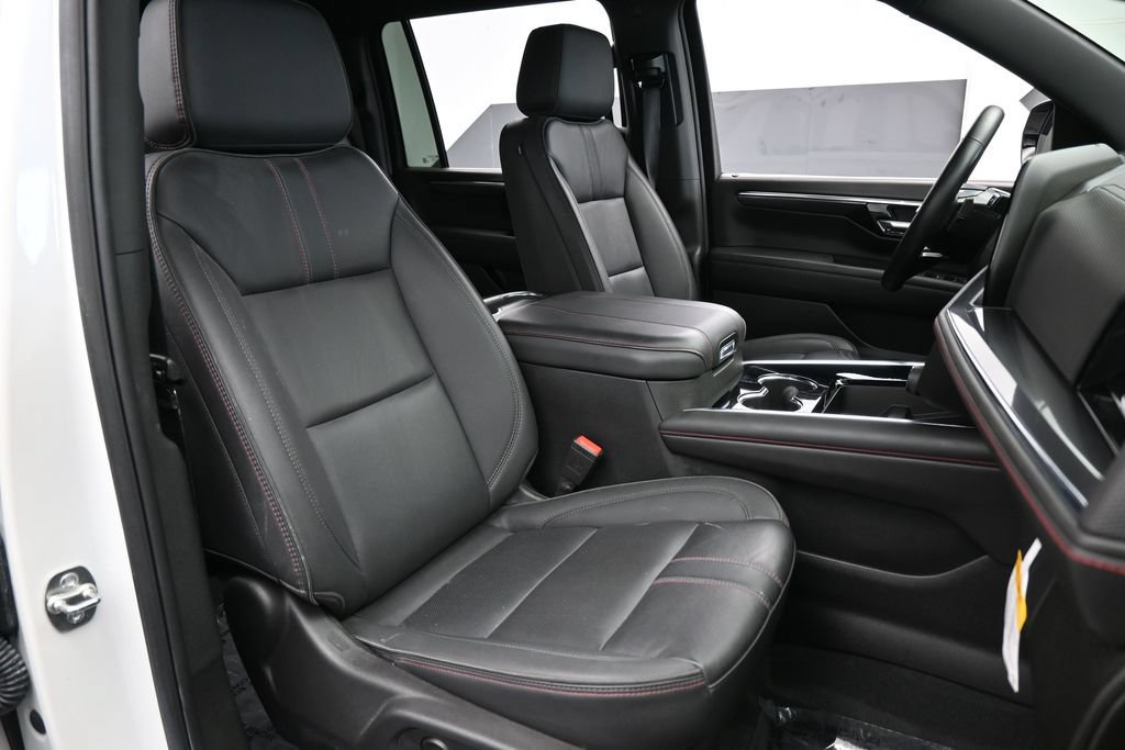 Used 2025 Chevrolet Suburban RST w/ Comfort Package RWD image 57