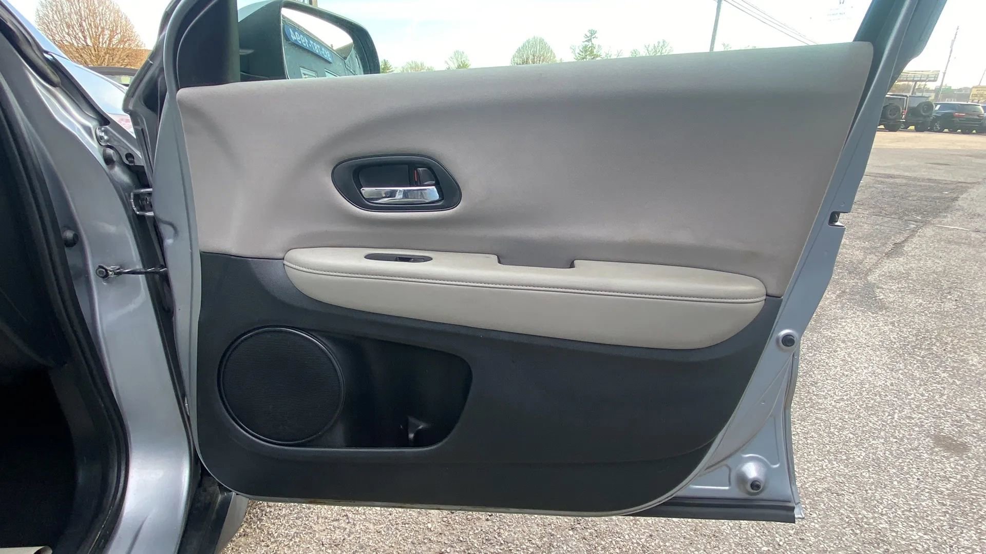 Used 2017 Honda HR-V LX image 17