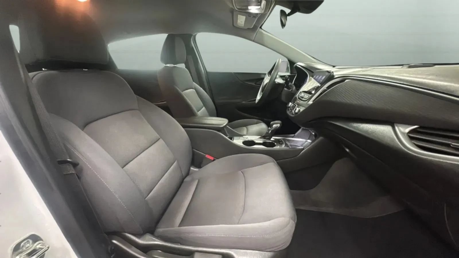 Used 2025 Chevrolet Malibu LT FWD image 23