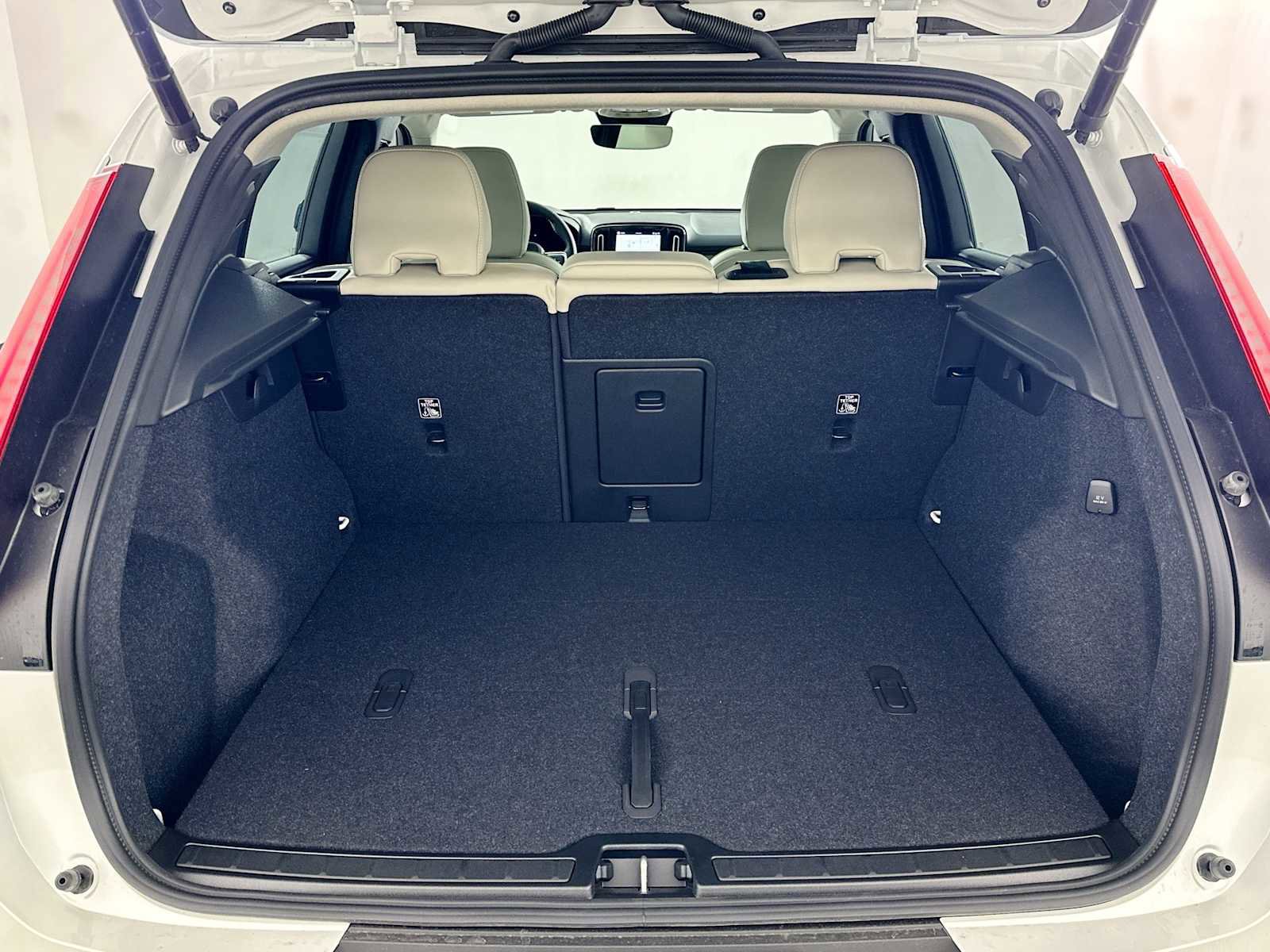 New 2026 Volvo XC40 B5 Ultra w/ Climate Package image 25