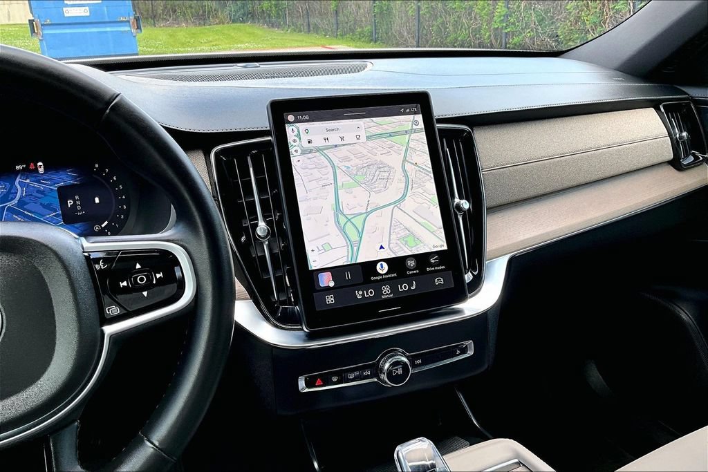 Certified 2025 Volvo XC90 B5 Plus AWD/4WD image 8