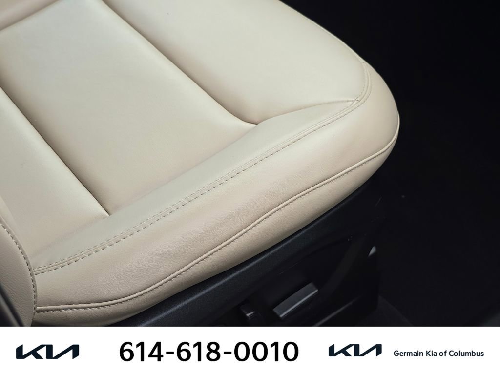 Used 2022 Ford Explorer XLT w/ Equipment Group 202A image 28