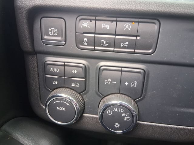 Used 2025 Chevrolet Tahoe LT AWD/4WD image 20