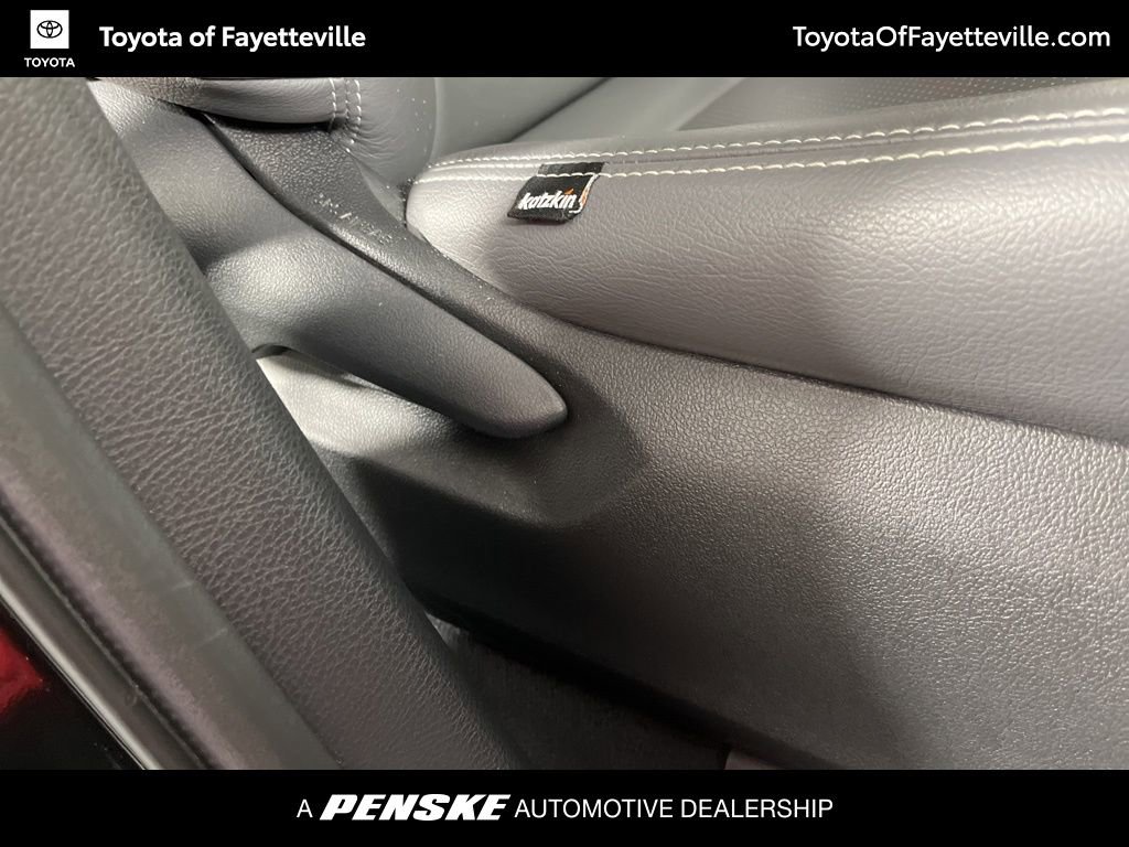 Used 2025 Toyota Sienna LE w/ LE Plus Package image 8