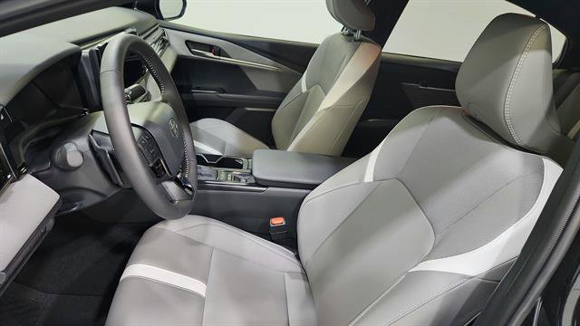 Used 2025 Toyota Camry SE w/ Convenience Package FWD image 12