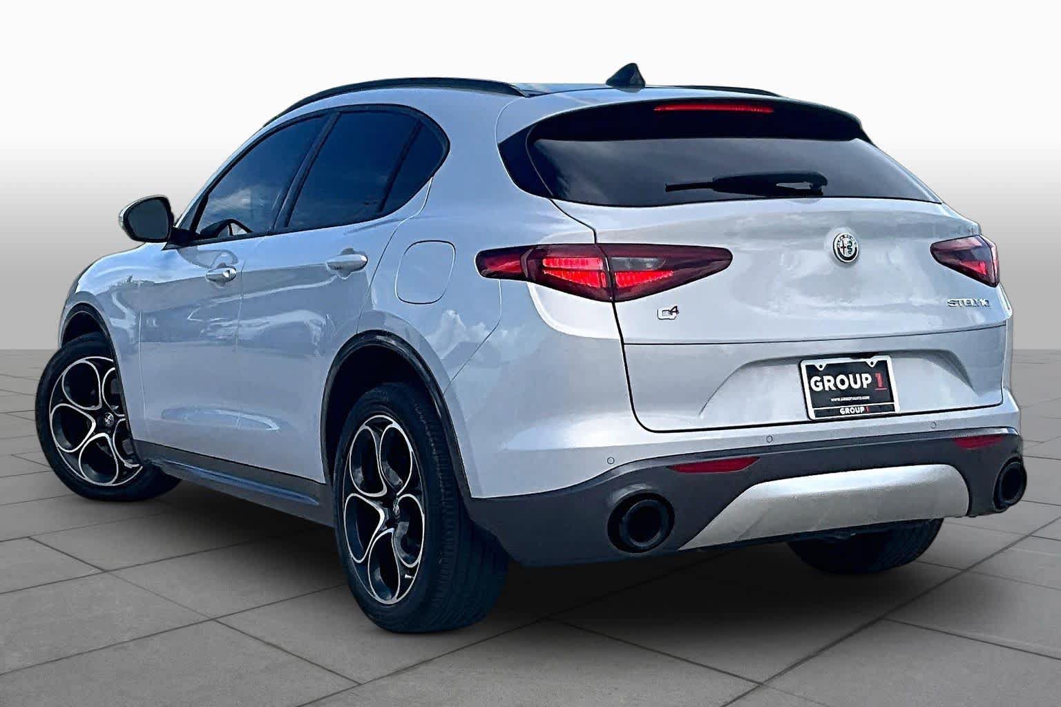Used 2022 Alfa Romeo Stelvio Ti AWD/4WD image 11